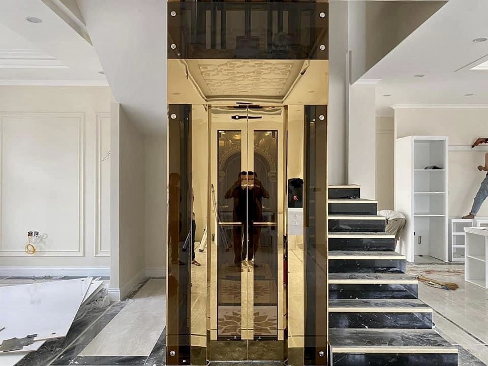 Thang máy lồng kính quan sát 14