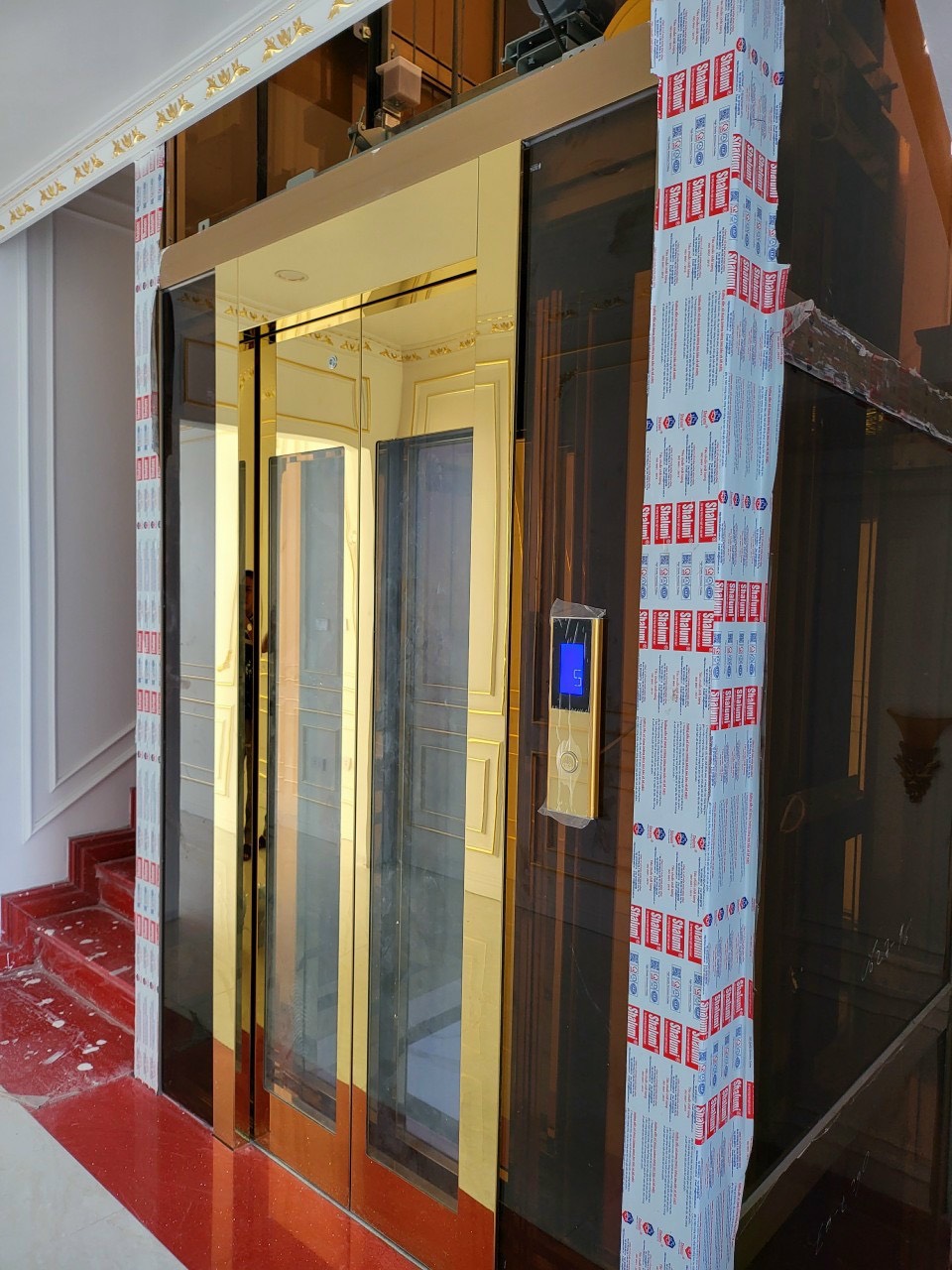 Thang máy lồng kính quan sát 15