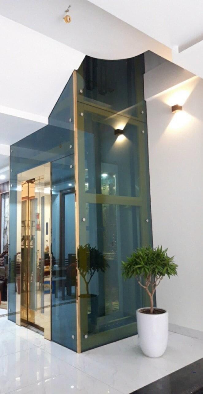 Thang máy lồng kính quan sát 17